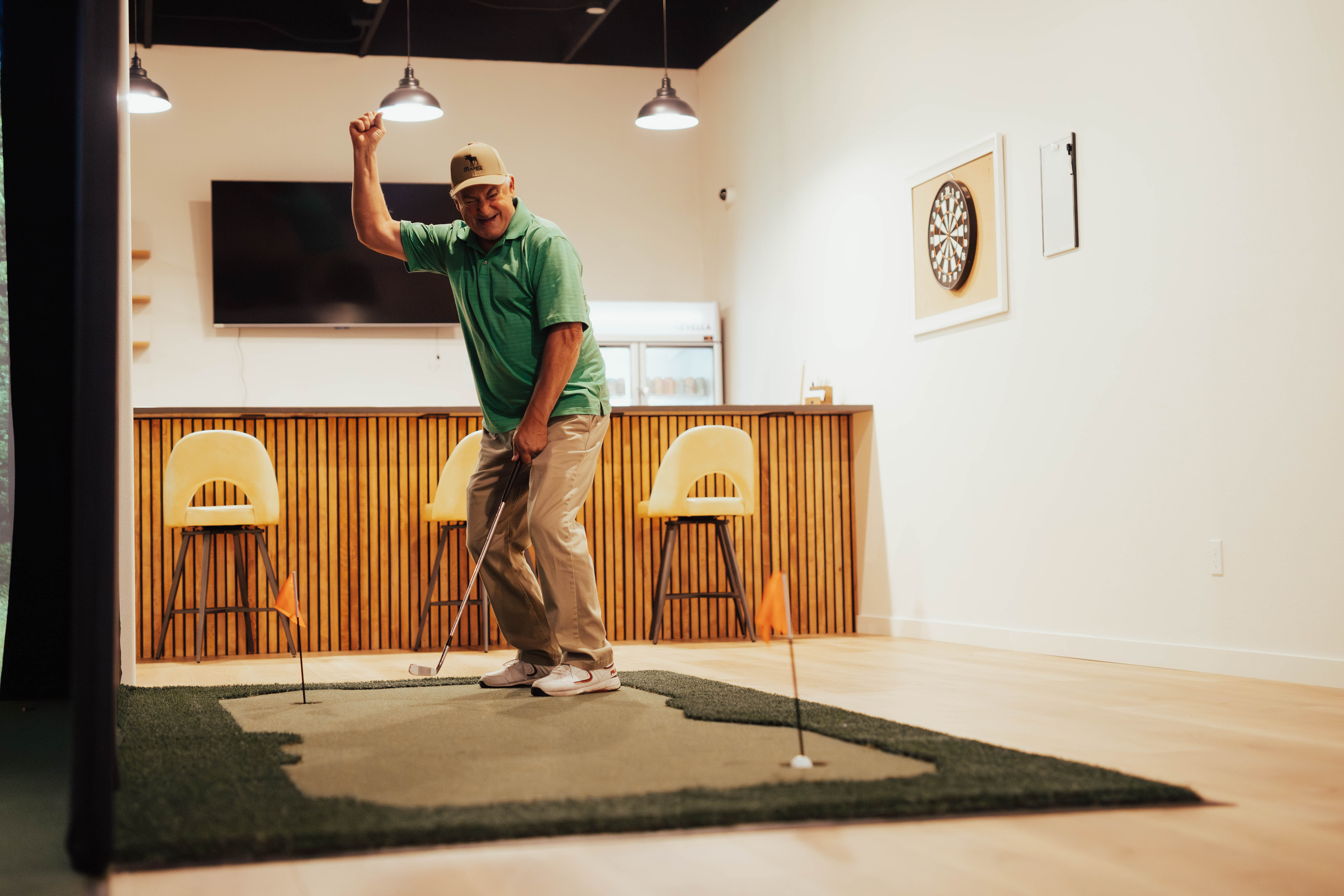 Premium amenities at Greens Club golf simulator facility